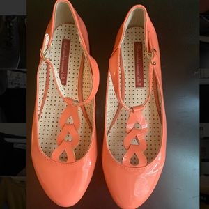 Pink dress shoes, size 9.